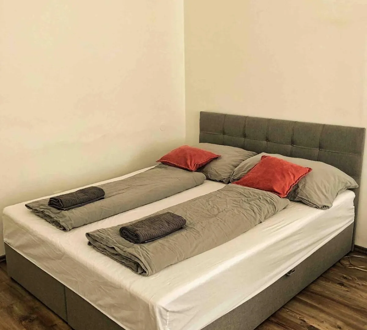 Beautiful 2 Bedroom Apartment Wenen