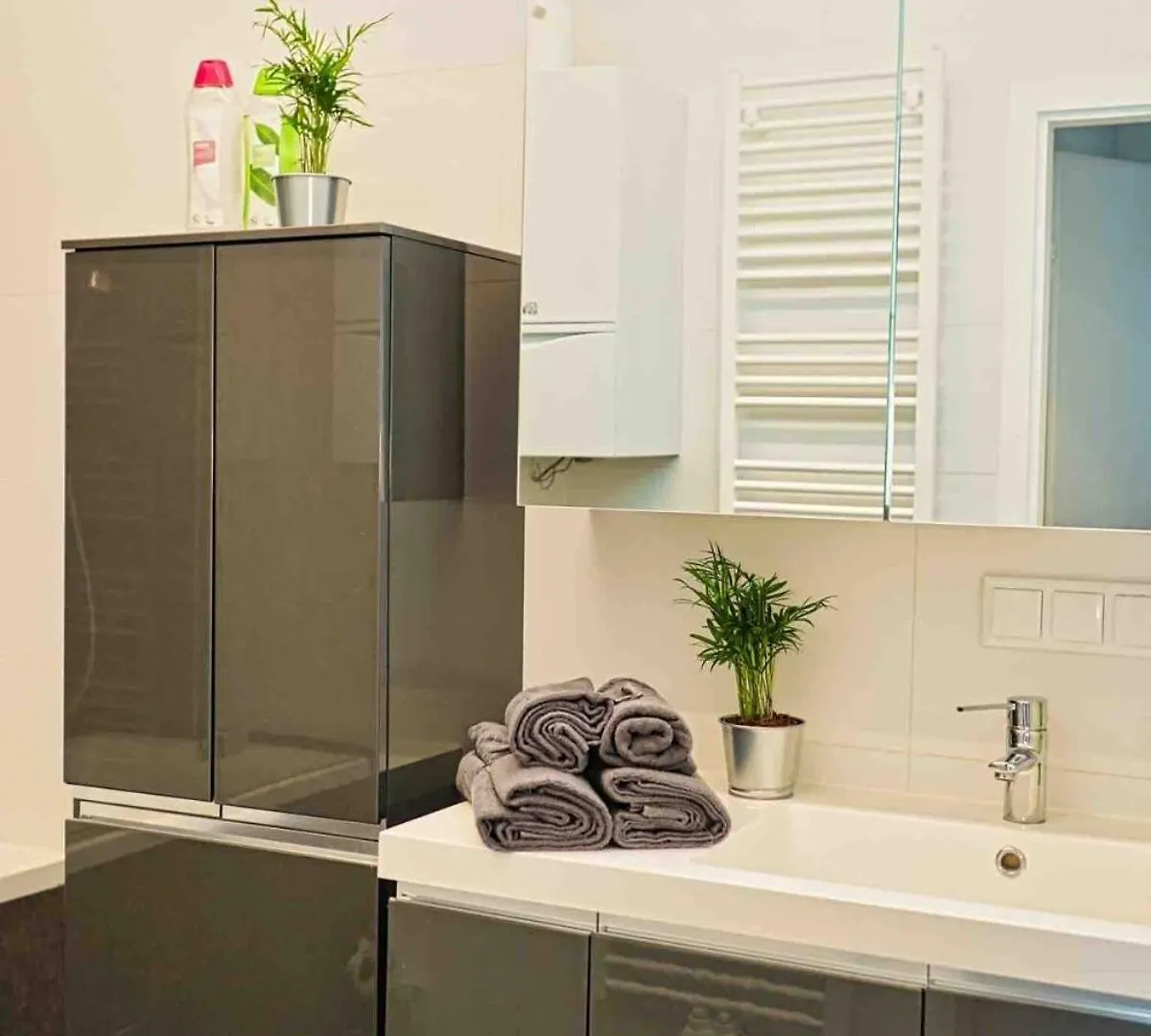 Beautiful 2 Bedroom Apartment Wenen